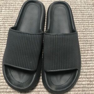 MEN'S SLIDES BLACK SIZE: EUR 45 - 47 (US 11 - 14)